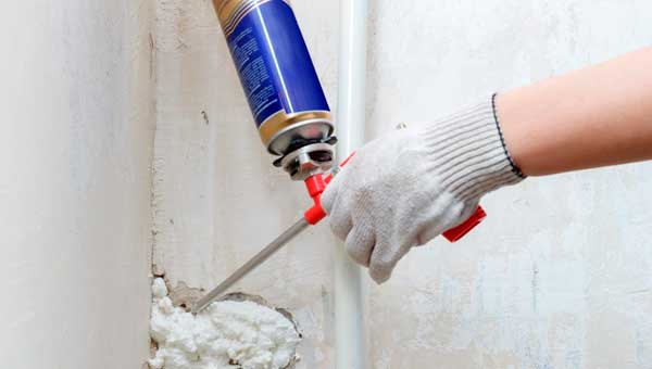 Преимущества и недостатки монтажной пены