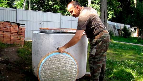 Как утеплить колодец и избежать образования льда