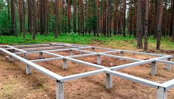 Сваи железобетонные: особенности и преимущества