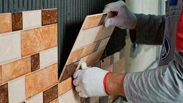 выбор мастики или клея для плитки