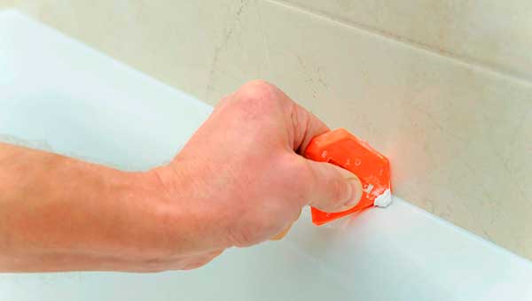 Правильное заполнение швов в ванной