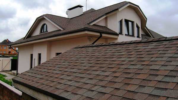 Гибкая черепица: преимущества и недостатки и особенности монтажа и ухода