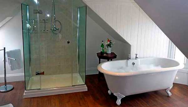 душевая кабинка или ванная