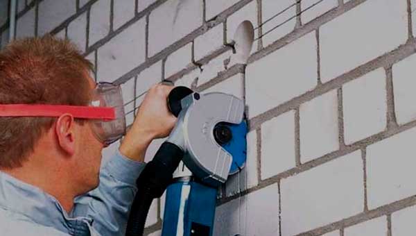 Штробление стен под электропроводку