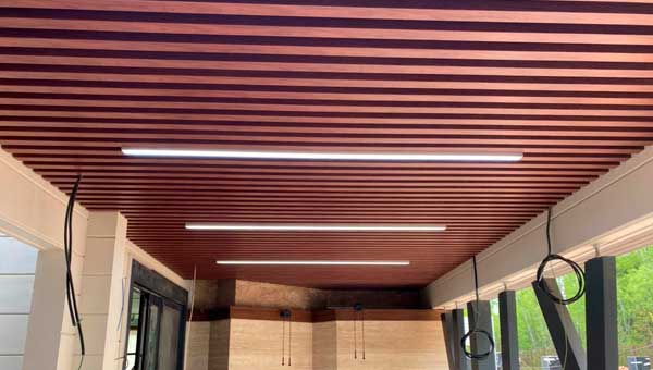 Монтаж реечного потолка